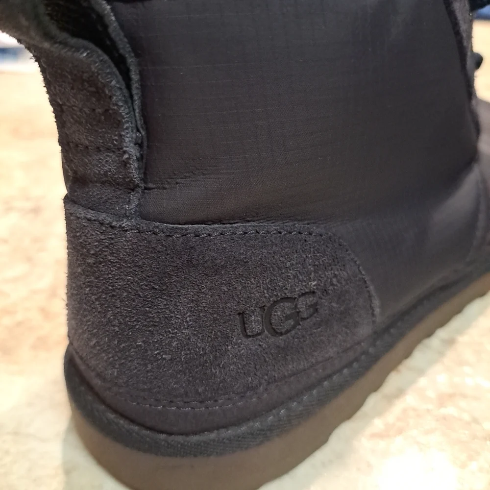 UGG Neumel Canvas Size 10 Dark Navy Chukka Style EUC